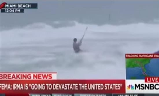 Βίντεο που κόβει την ανάσα: Kitesurfer δαμάζει την… Ίρμα